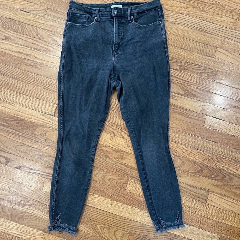 GOOD AMERICAN SKINNY JEAN WITH RAW HEM